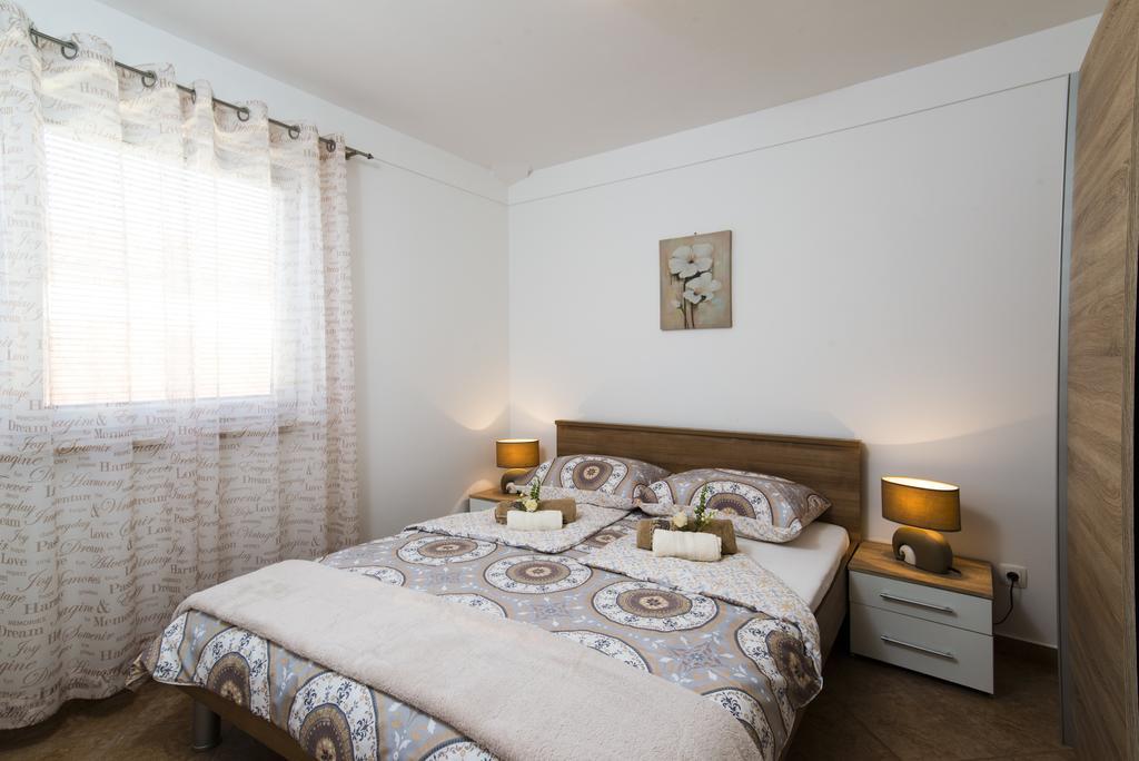 אומאג Apartments Villa Nona מראה חיצוני תמונה