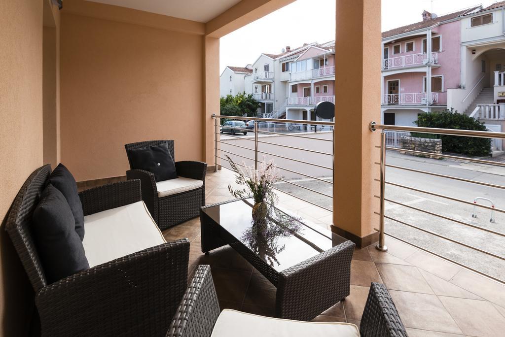 אומאג Apartments Villa Nona מראה חיצוני תמונה