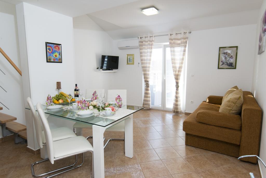 אומאג Apartments Villa Nona מראה חיצוני תמונה